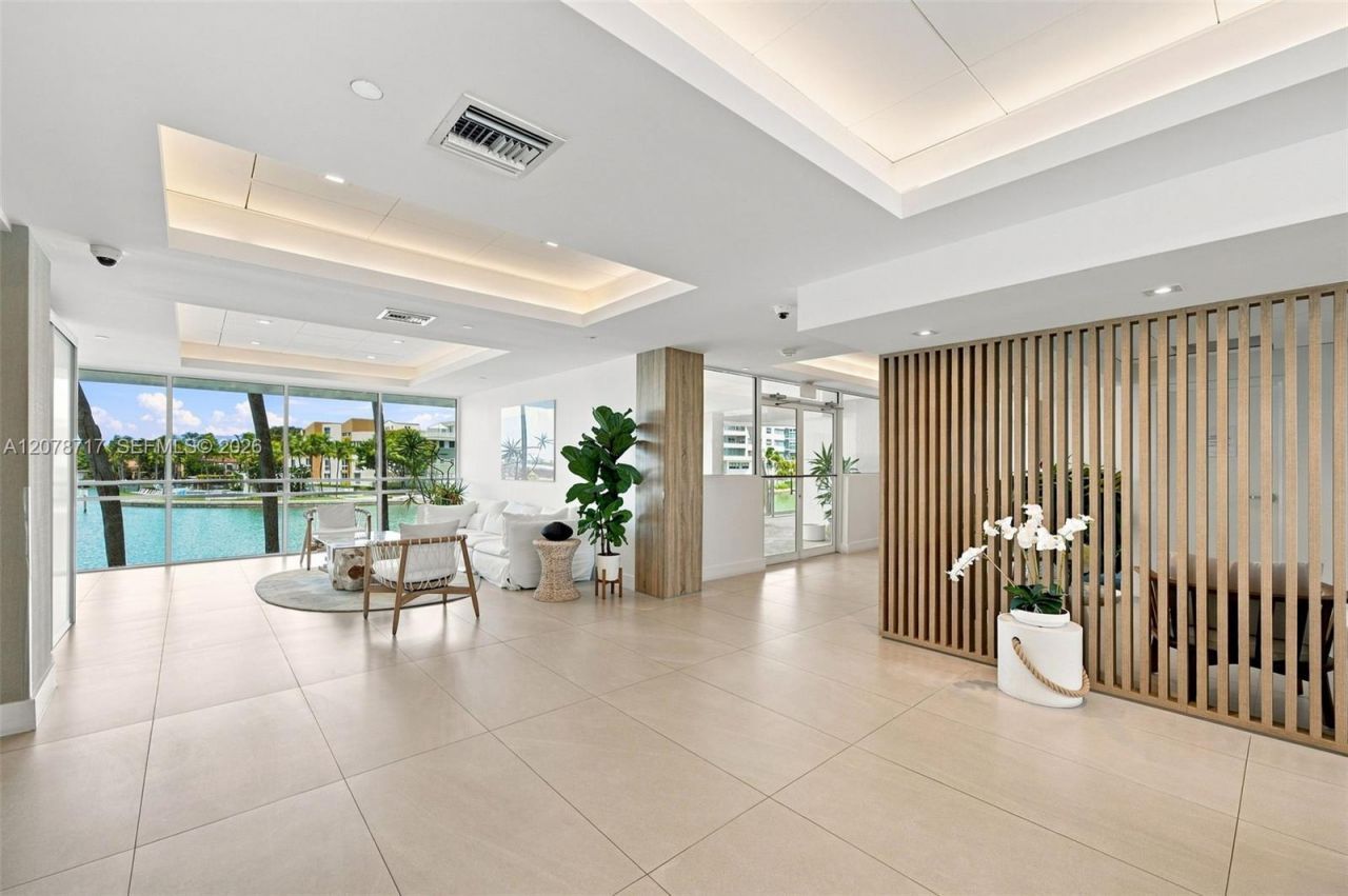 5900 Collins Ave, Unit 1006, Miami Beach, FL 33140 Photo