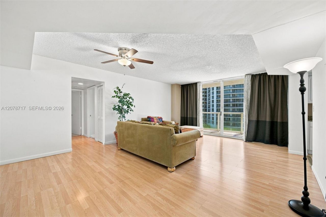 5900 Collins Ave, Unit 1006, Miami Beach, FL 33140 Photo