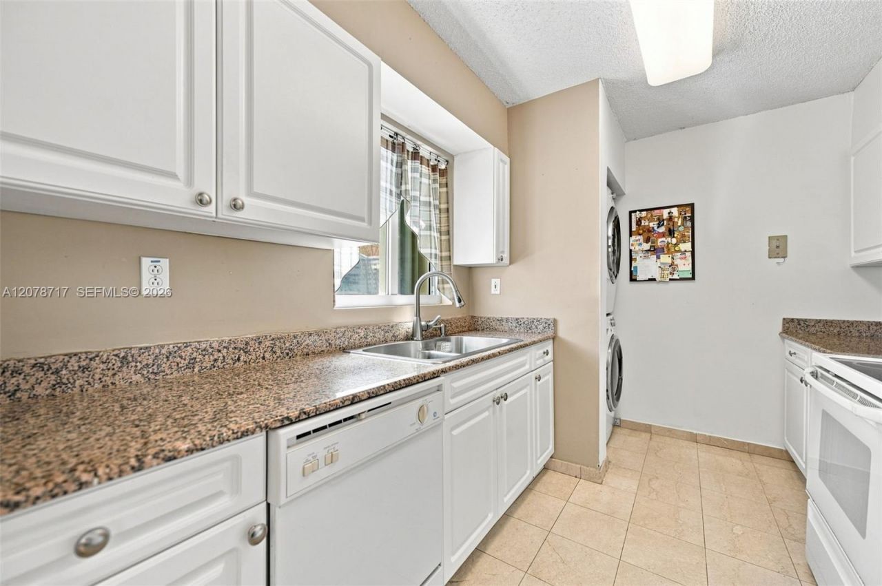 5900 Collins Ave, Unit 1006, Miami Beach, FL 33140 Photo