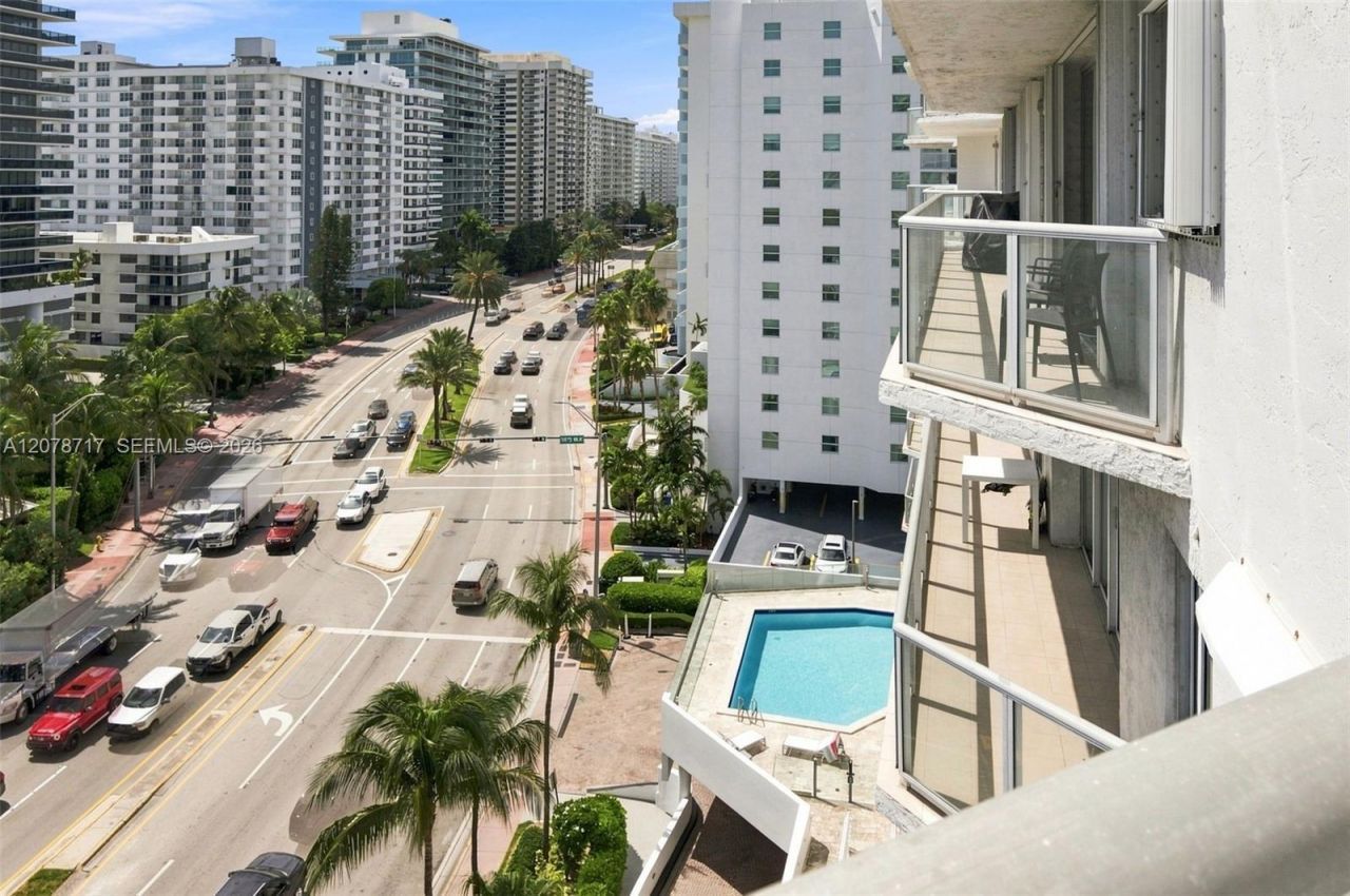 5900 Collins Ave, Unit 1006, Miami Beach, FL 33140 Photo
