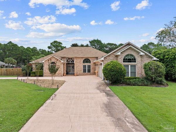 2446 Knotty Pine Dr, Navarre, FL 32566