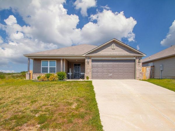 2136 Dandelion Drive, Benton, AR 72019