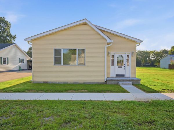 813 N 11th Street, Elwood, IN 46036