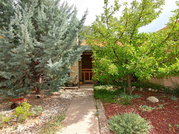 3228 Calle de Molina , Santa Fe, NM 87507