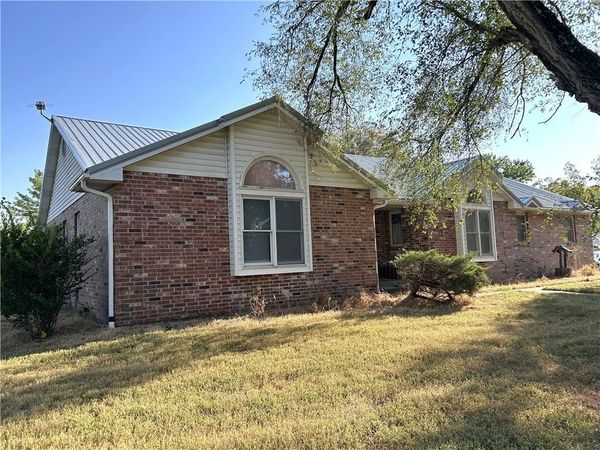 905 W Main Street, Sheldon, MO 64784
