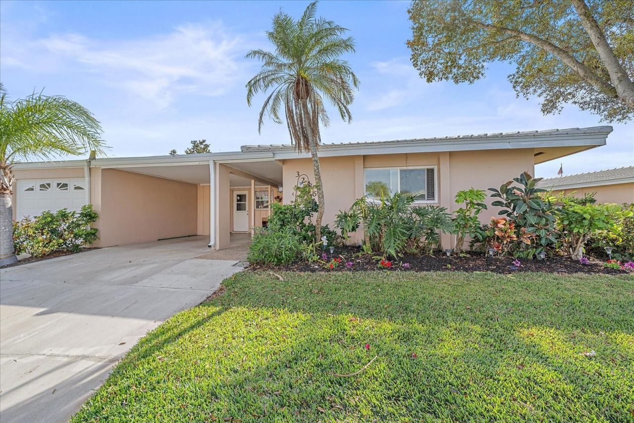 3286 Brunswick Lane, Unit 704, Sarasota, FL 34239 Photo