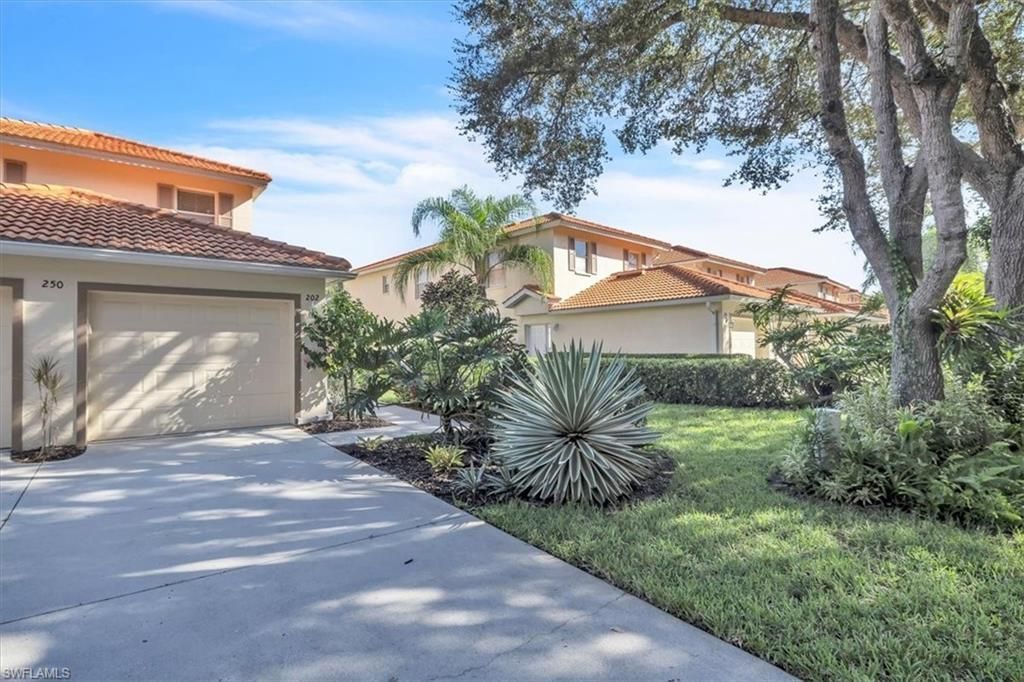 250 Robin Hood Cir, Unit 202, Naples, FL 34104 Photo