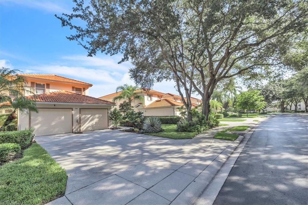 250 Robin Hood Cir, Unit 202, Naples, FL 34104 Photo