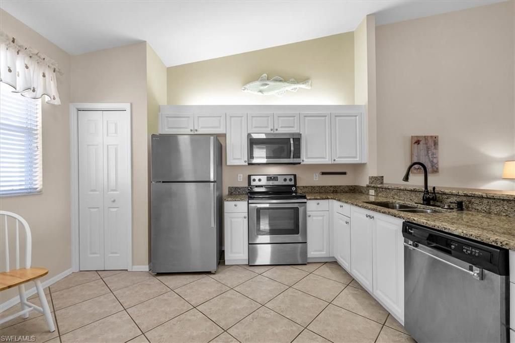 250 Robin Hood Cir, Unit 202, Naples, FL 34104 Photo