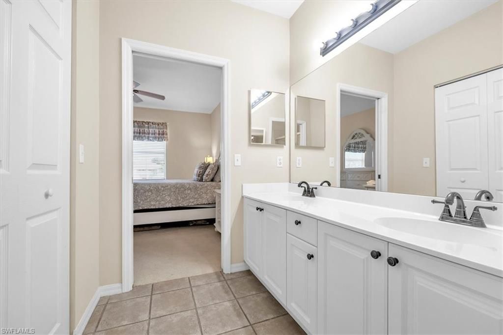 250 Robin Hood Cir, Unit 202, Naples, FL 34104 Photo