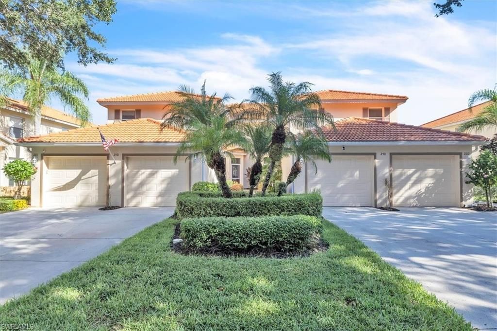250 Robin Hood Cir, Unit 202, Naples, FL 34104 Photo