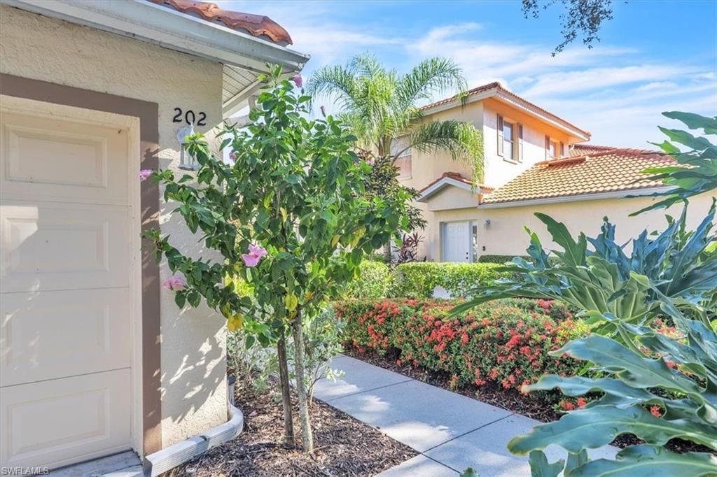 250 Robin Hood Cir, Unit 202, Naples, FL 34104 Photo