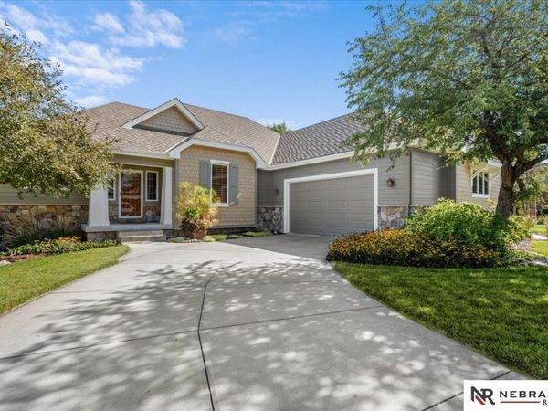 17618 Colonial Avenue, Omaha, NE 68136