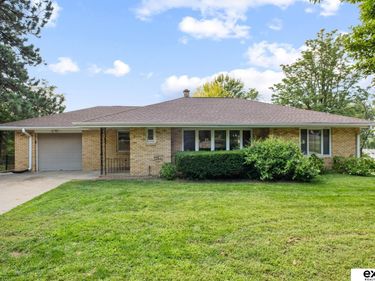 906 Bellevue Boulevard S, Bellevue, NE 68005