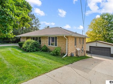 906 Bellevue Boulevard S, Bellevue, NE 68005