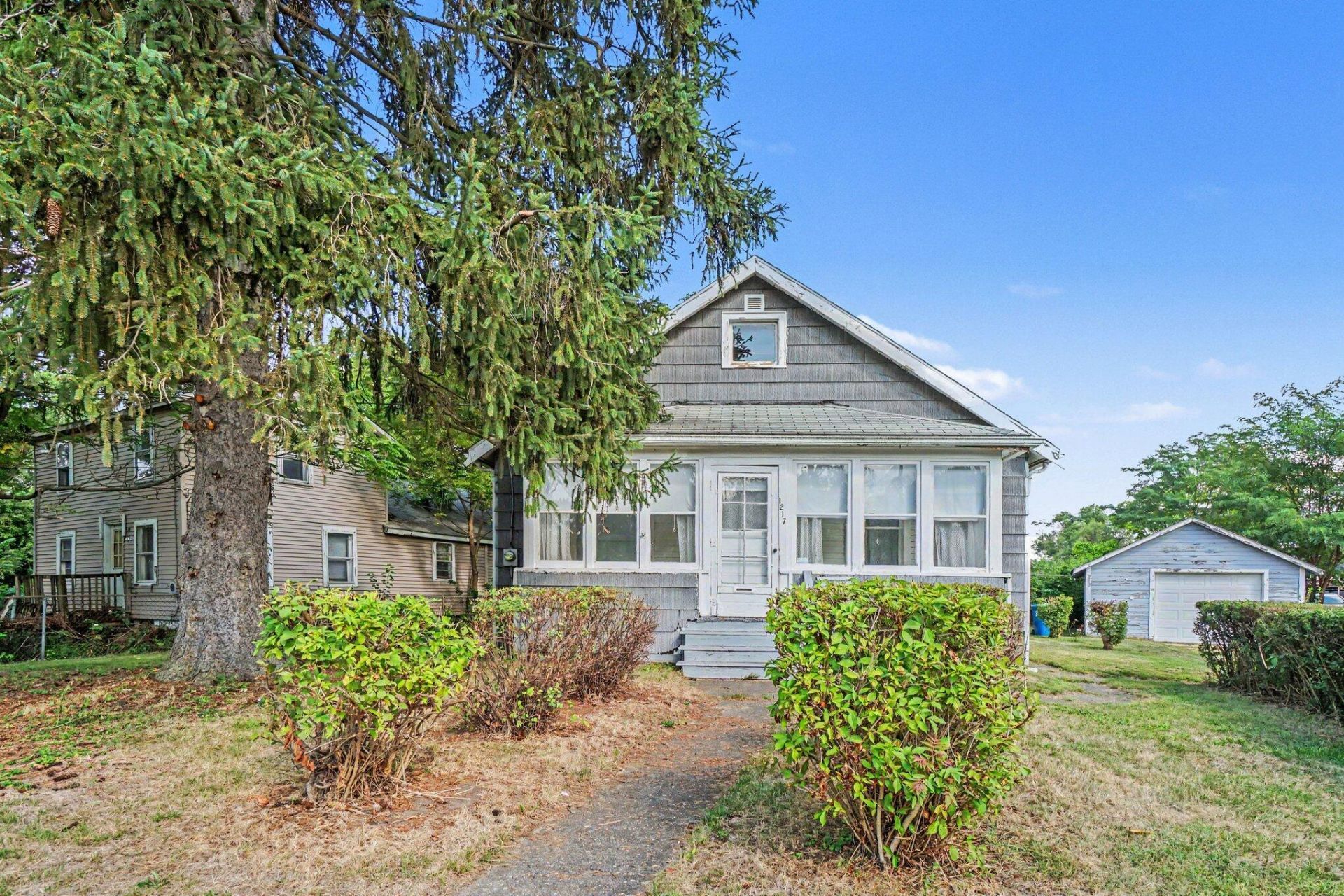 1217 E Vine Street, Kalamazoo, MI 49001 Main Photo
