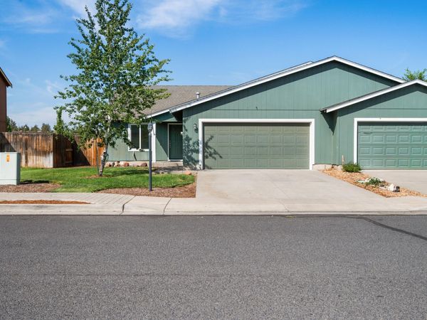 970 SE Kierra Place, Madras, OR 97741