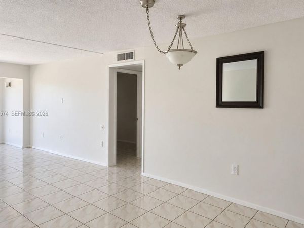9280 Fontainebleau Blvd, Unit 502, Miami, FL 33172