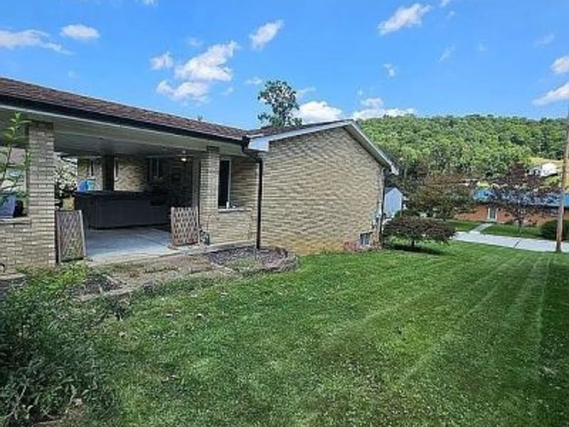 608 E Fernwood Drive, Toronto, OH 43964 Photo 3