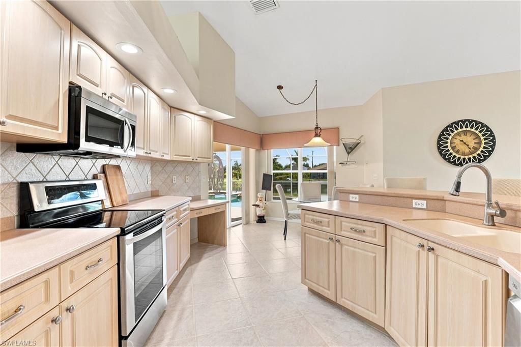 415 SE 13th Ave, Cape Coral, FL 33990 Photo