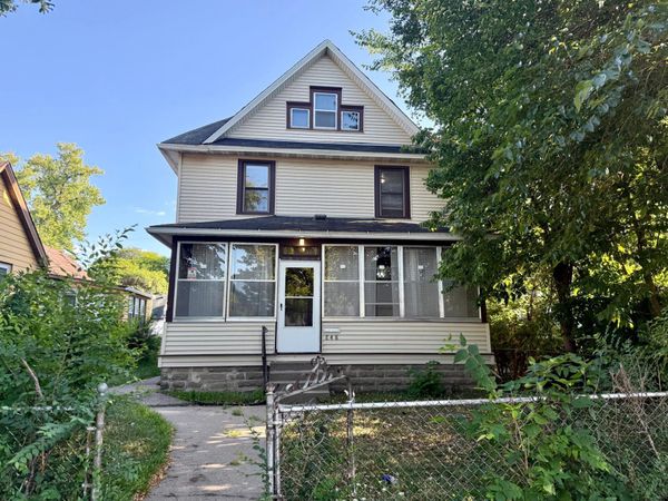 848 Beech Street , Saint Paul, MN 55106