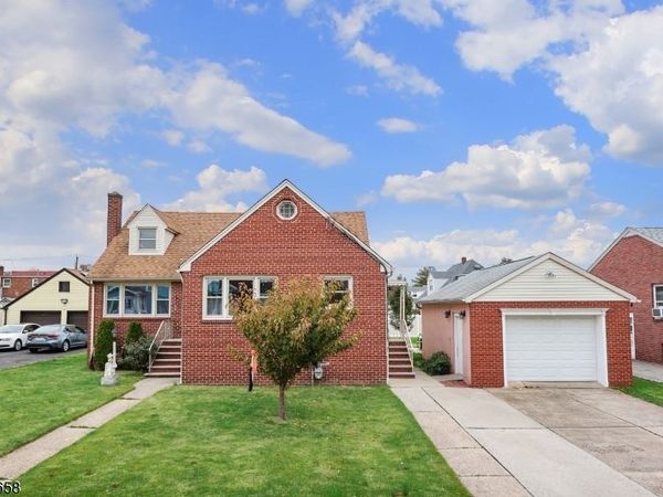 825 Dennis Pl, Linden, NJ 07036