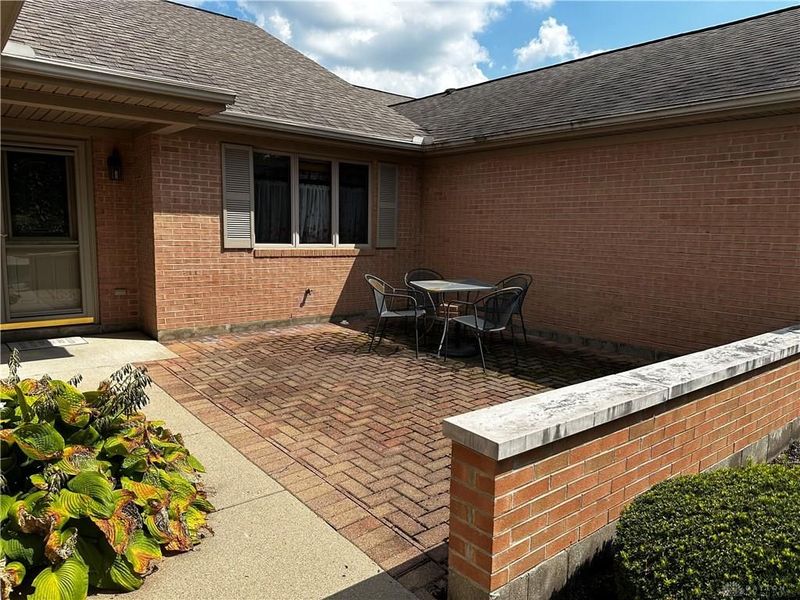 1547 Dee Anne Drive, Xenia, OH 45385 Photo 2
