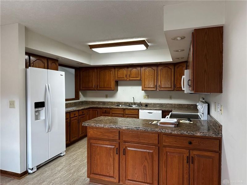 1547 Dee Anne Drive, Xenia, OH 45385 Photo 4