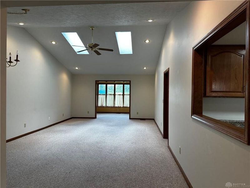 1547 Dee Anne Drive, Xenia, OH 45385 Photo 7