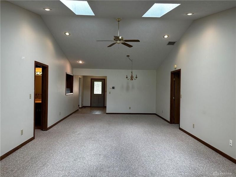 1547 Dee Anne Drive, Xenia, OH 45385 Photo 8