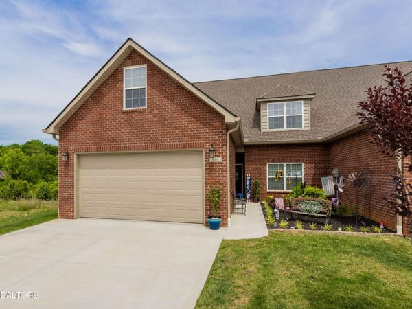 986 Meadow Walk Lane , Lenoir City, TN 37772