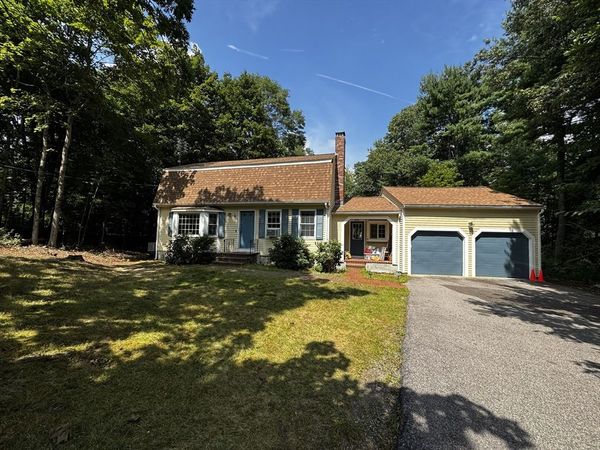 94 Grove St, Norfolk, MA 02056