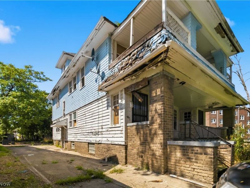1516 Hillcrest Road, Cleveland, OH 44118 Photo 3