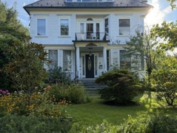 94 Deer Hill , Danbury, CT 06810