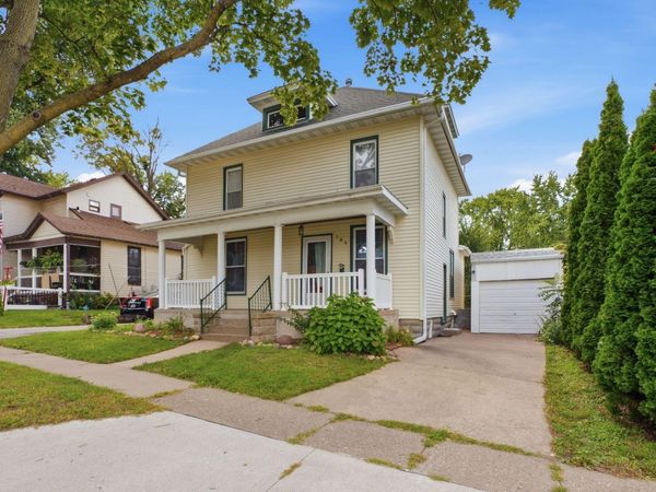 105 E 10TH, Muscatine, IA 52761