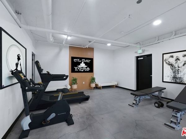 14811 Erwin Street, Unit 502, Van Nuys, CA 91411