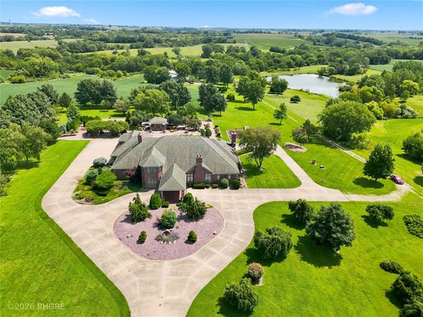 2608 N Jefferson Way, Indianola, IA 50125