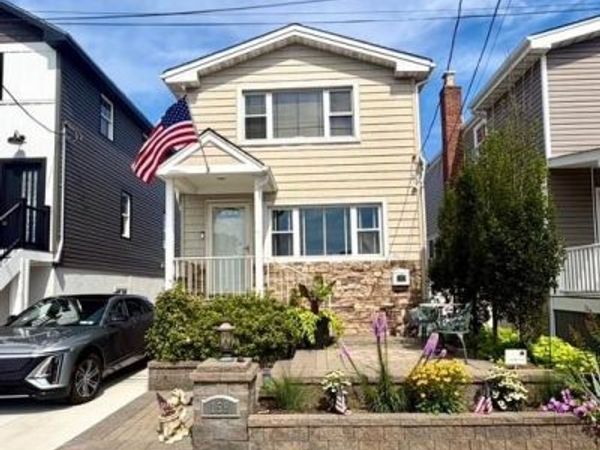 159 Sportsmans Avenue , Freeport, NY 11520