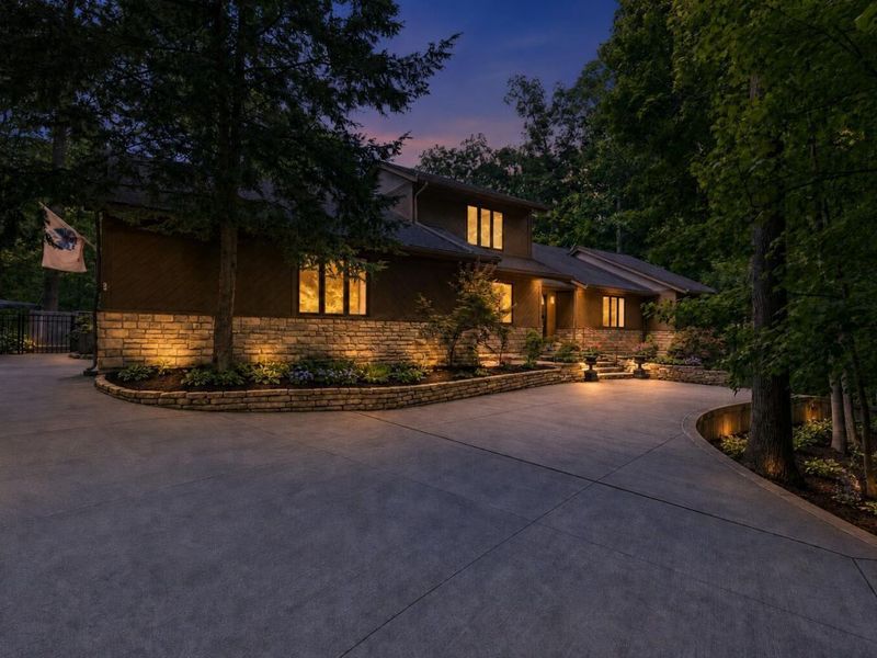 630 Woods Hollow Lane, Powell, OH 43065 Photo 2