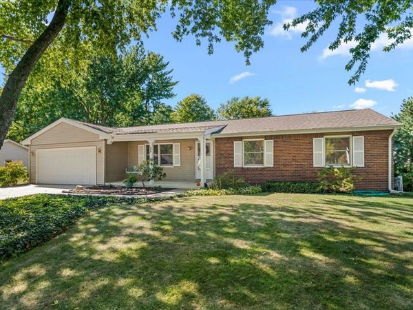 301 Westhampton Drive, Sherman, IL 62684
