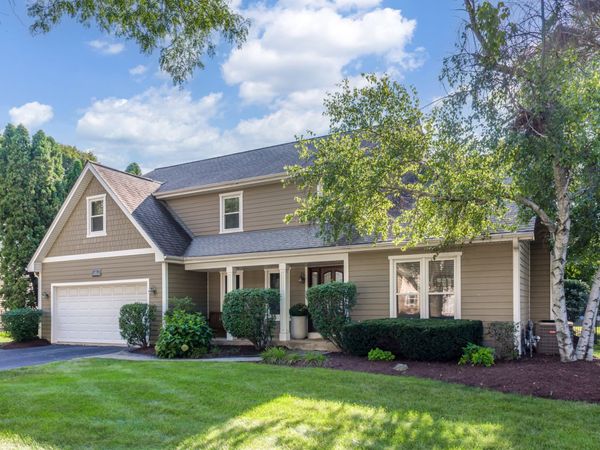 841 Buttonwood Circle, Naperville, IL 60540