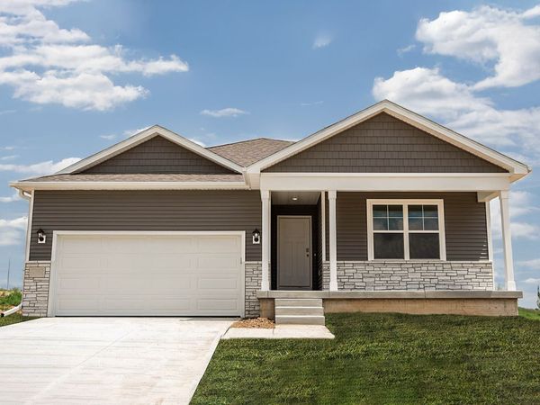 301 40th Street SW, Altoona, IA 50009