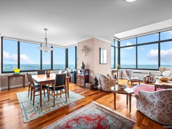 10 City Place , Unit 31H, White Plains, NY 10601