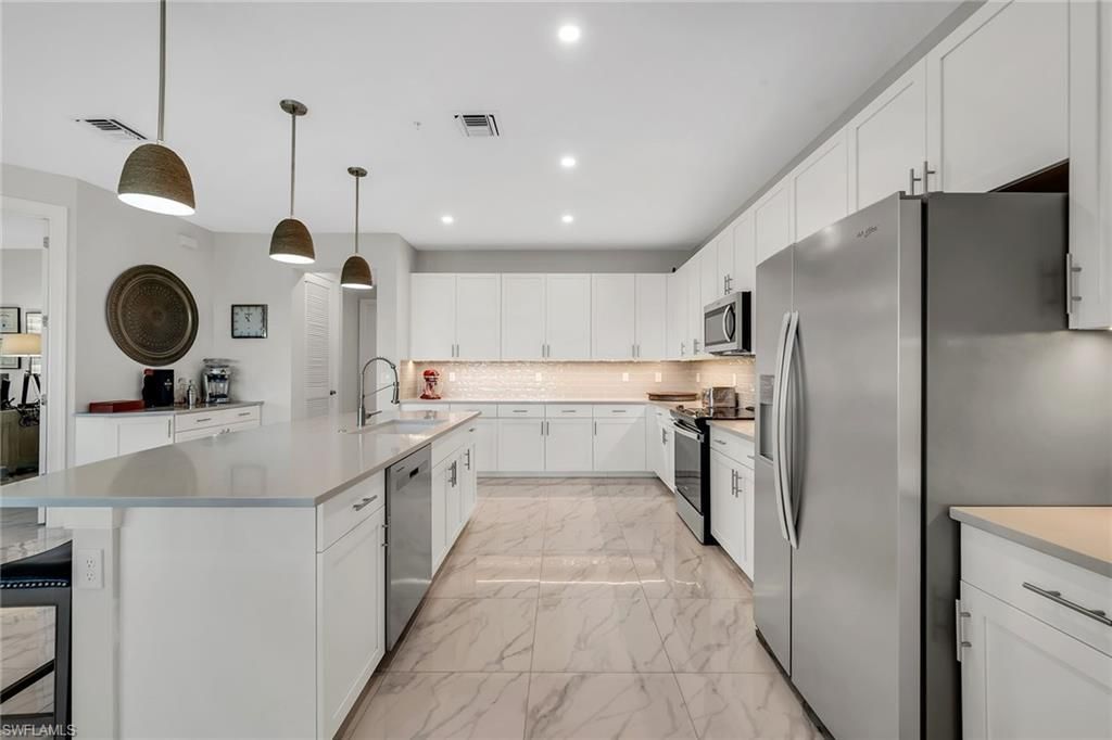 257 Indies Dr E, Unit 202, Naples, FL 34114 Photo