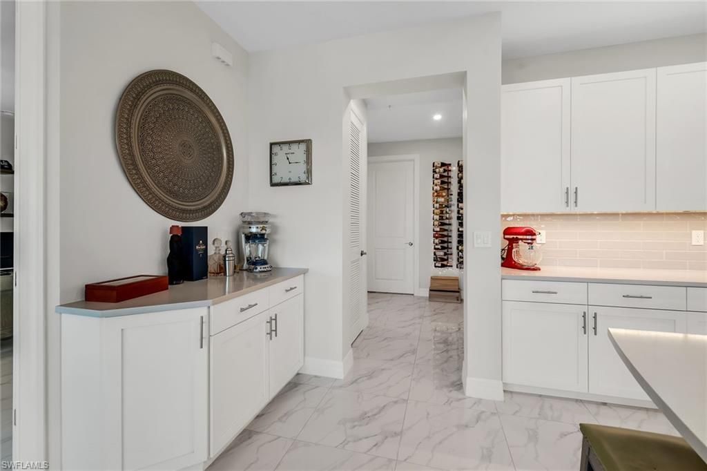 257 Indies Dr E, Unit 202, Naples, FL 34114 Photo