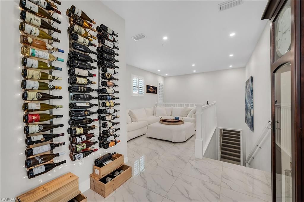 257 Indies Dr E, Unit 202, Naples, FL 34114 Photo