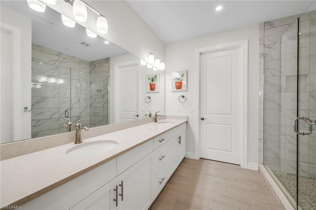 257 Indies Dr E, Unit 202, Naples, FL 34114 Photo
