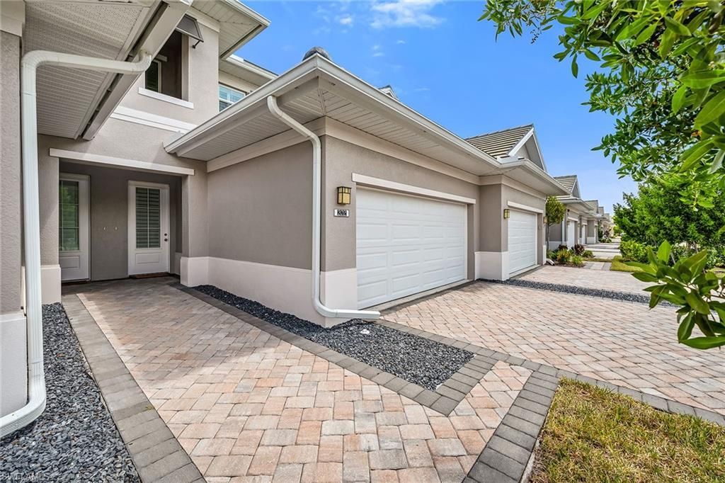 257 Indies Dr E, Unit 202, Naples, FL 34114 Photo