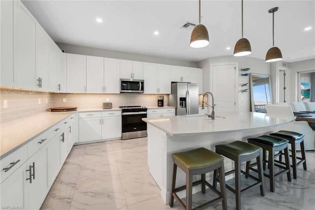 257 Indies Dr E, Unit 202, Naples, FL 34114 Photo