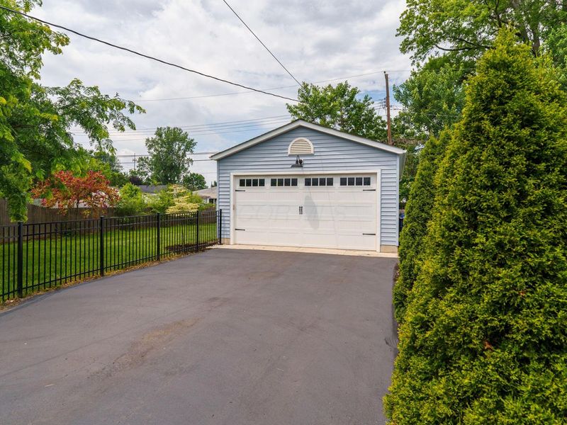 3781 Eisenhower Road, Columbus, OH 43224 Photo 4